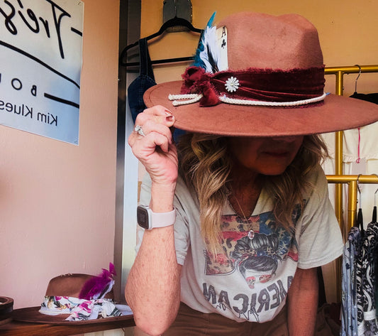 Western Hat Ace in the Dust